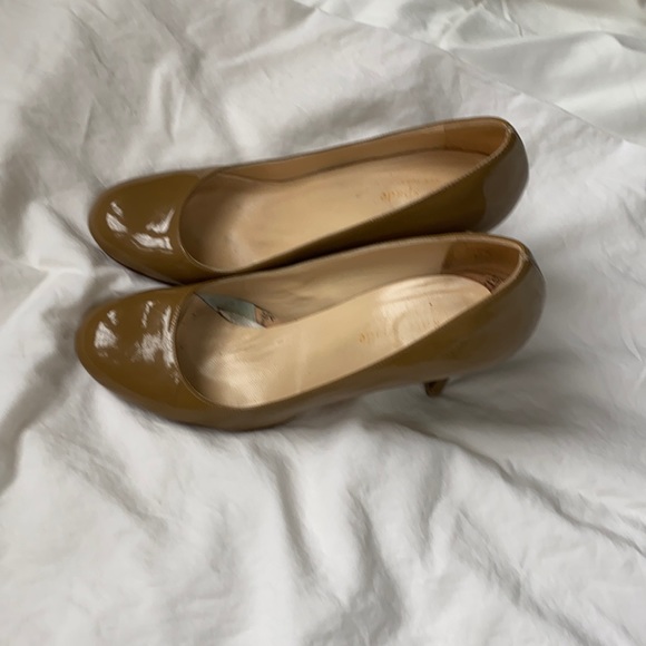 Kate Spade Tan Patent Pumps - Picture 2 of 4